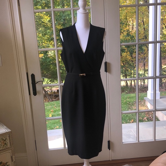 White House Black Market Dresses & Skirts - White House Black Market fitted vneck pencil skirt black dress w belt. Size 6.